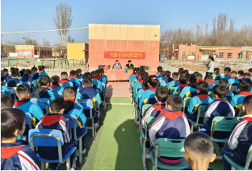 法治春风拂校园 护苗成长“第一课”