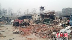 河南：一家三口赤身裸体被架走 房屋遭强拆(图)