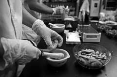 记者实测西安夜市7份“花毛” 5份含甲醛